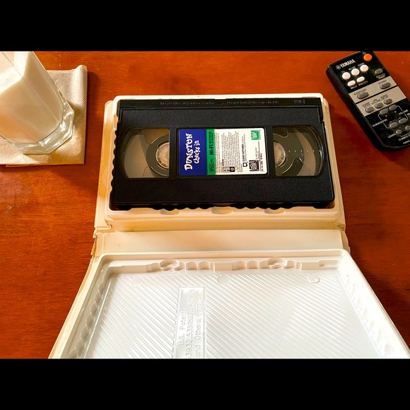 Vintage Dunston Checks In VHS - Picture 2 of 3